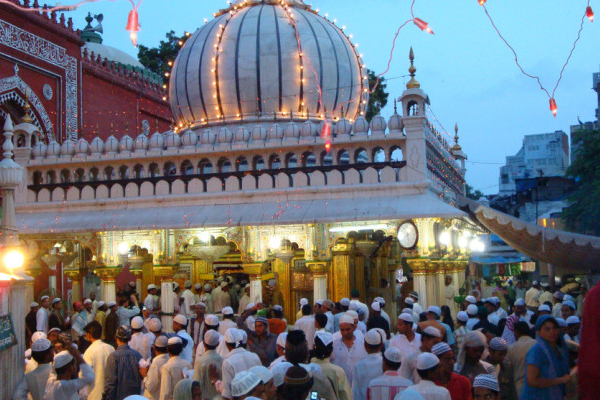 হযরত নিজাম উদ্দিনের দরগার বিখ্যাত কাওয়ালী গান বন্ধ