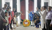 আখাউড়ায় শহীদ মিনারে বিভিন্ন মহলের পুষ্পস্তবক অর্পন