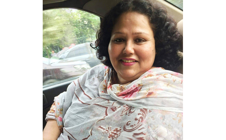 প্রেম এখনও গোলাপের সুবাসে: এলিজা আজাদ