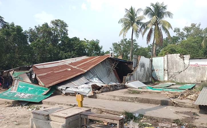 আখাউড়ায় ৫০টি অবৈধ স্থাপনা উচ্ছেদ