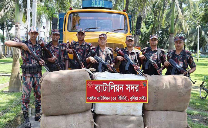 ব্রাহ্মণবাড়িয়ায় প্রায় ৫ কোটি টাকার ভারতীয় শাড়িসহ ট্রাক জব্দ