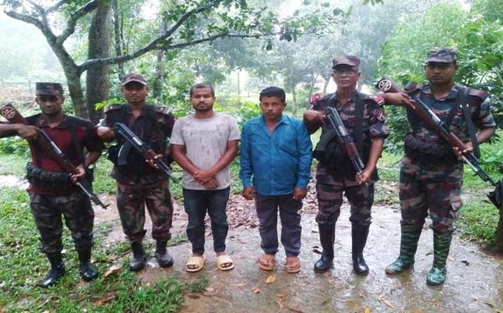 আখাউড়া সীমান্ত দিয়ে অবৈধভাবে ভারত থেকে ফেরার সময় গ্রেপ্তার ২