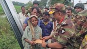 আখাউড়ায় স‌রিষার বীজ, টিন ও নগদ অর্থ বিতরণ করেছে সেনাবাহিনী
