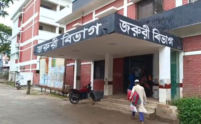 ব্রাহ্মণবাড়িয়ায় দাঁড়িয়ে থাকা  ট্রাক্টরে প্রাইভেটকারের ধাক্কা, মা ও মেয়ে নিহত
