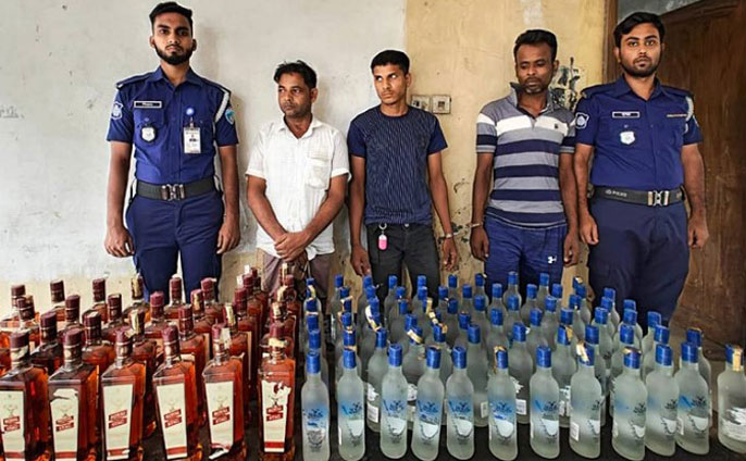 ব্রাহ্মণবাড়িয়ায় বিদেশি মদ ও গাঁজাসহ আটক ৫