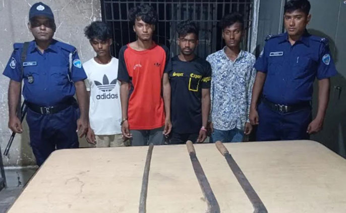 ব্রাহ্মণবাড়িয়ায় অস্ত্রসহ ৪ ছিনতাইকারী গ্রেফতার