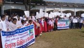 শিক্ষককে বরখাস্তের দাবিতে মানববন্ধন
