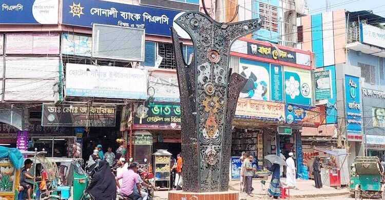 মেরামতের জন্য খোলা হলো ব্রাহ্মণবাড়িয়ার ‘টাইম ওয়াচের’ তিন ঘড়ি