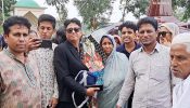 ব্রাহ্মণবাড়িয়ায় মা-বাবার স্বপ্ন পূরণ করতে প্রবাসী ছেলে বাড়ি ফিরলেন হেলিকপ্টারে