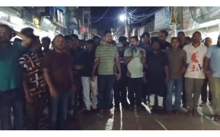 ছাত্রলীগ নিষিদ্ধে আখাউড়ায় মিষ্টি বিতরণ ও আনন্দ মিছিল