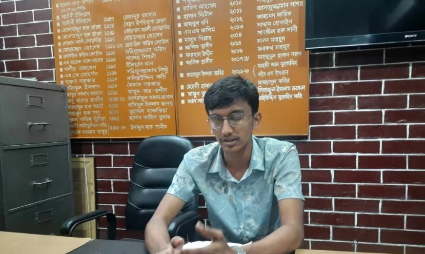 হারানো ভাইয়ের সন্ধান চান ঢাবি শিক্ষার্থী