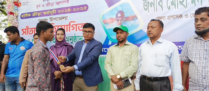 খেলাধুলা মানুষের শারীরিক ও মানসিক শক্তি জোগায়