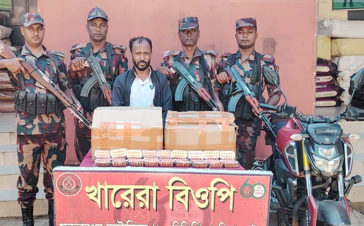 সীমান্তে দেড় কোটি টাকার মাদকসহ এক শীর্ষ মাদক ব্যবসায়িকে আটক করেছে ৬০ বিজিবি