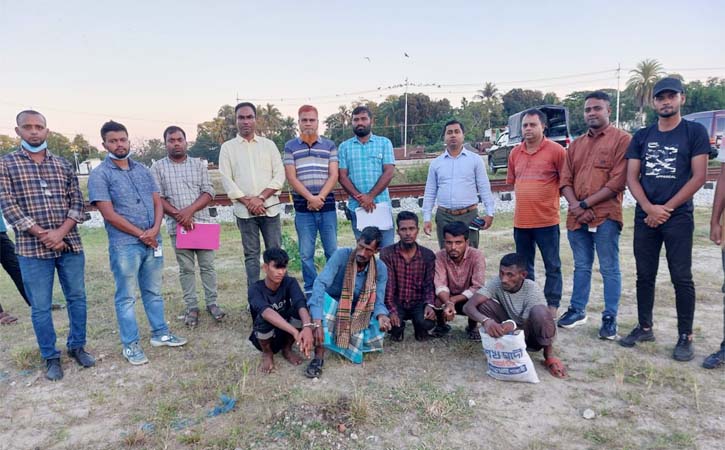 আখাউড়ায় ভ্রাম্যমান আদালতে ৫ মাদকসেবীর কারাদণ্ড