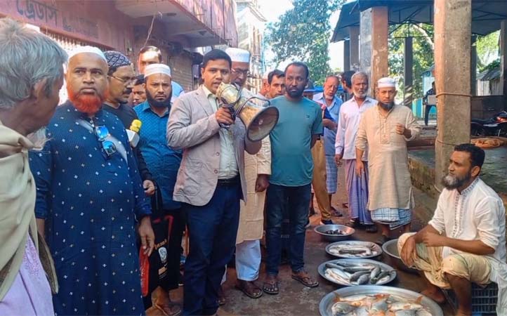 আখাউড়া মোগড়া বাজারের ফুটপাত দখলমুক্ত করতে প্রশাসকের অভিযান