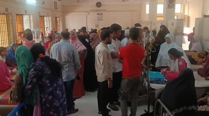 হঠাৎ শ্বাসকষ্টজনিত কারণে বিদ্যালয়ের  ১২ শিক্ষার্থী হাসপাতালে ভর্তি