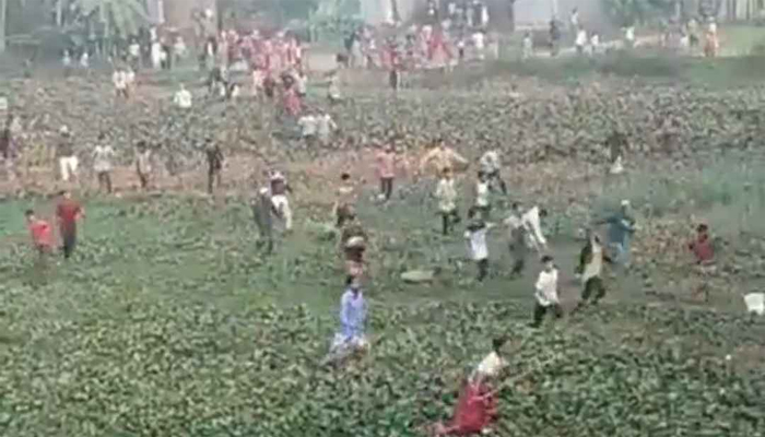 মালামাল কেনা নিয়ে দু’পক্ষের সংঘর্ষে আহত ১০