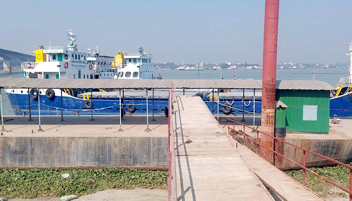 আশুগঞ্জ নৌবন্দর অচল