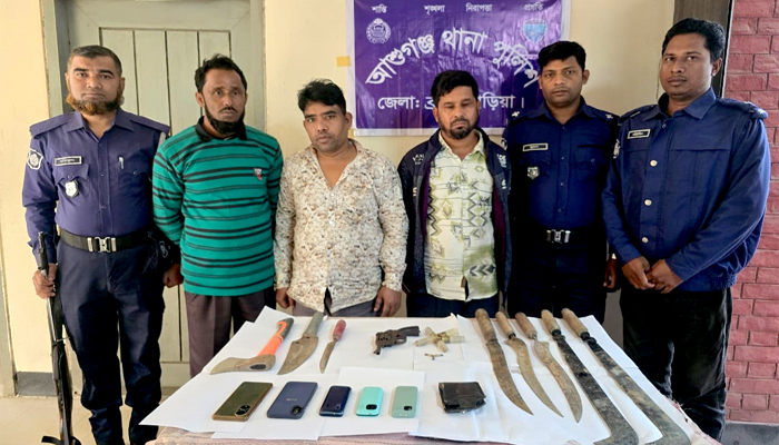 আশুগঞ্জে ডাকাতির প্রস্তুতিকালে তিন ডাকাত আটক