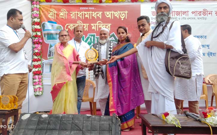 আখাউড়ায় মন্দির নির্মাতা ও সাবেক নেতৃবৃন্দকে সংবর্ধনা
