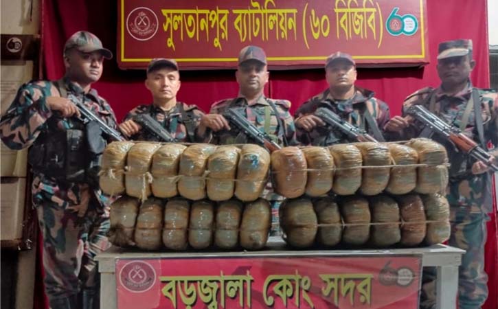 সীমান্তে বিপুল পরিমান ভারতীয় গাজা ও শাড়ী কাপড় উদ্ধার