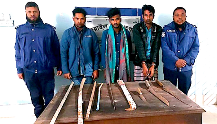 সরাইলে অস্ত্রসহ তিন ডাকাত গ্রেফতার