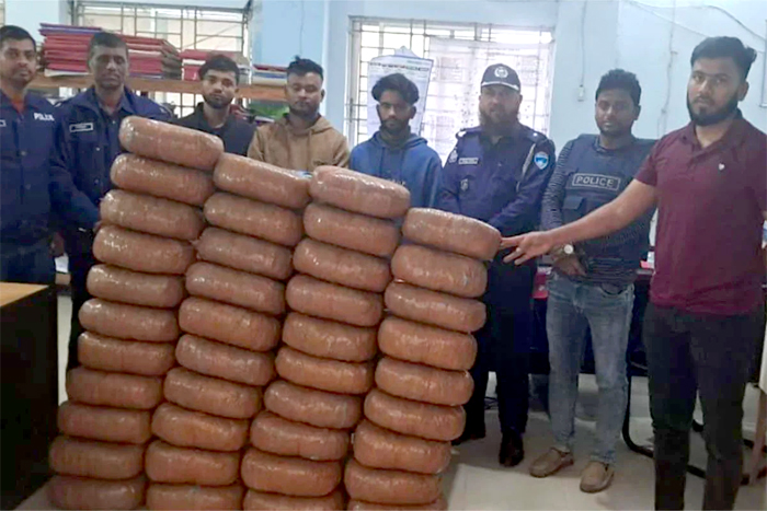 কসবায় তিন মণ গাঁজা সহ গ্রেফতার ৩