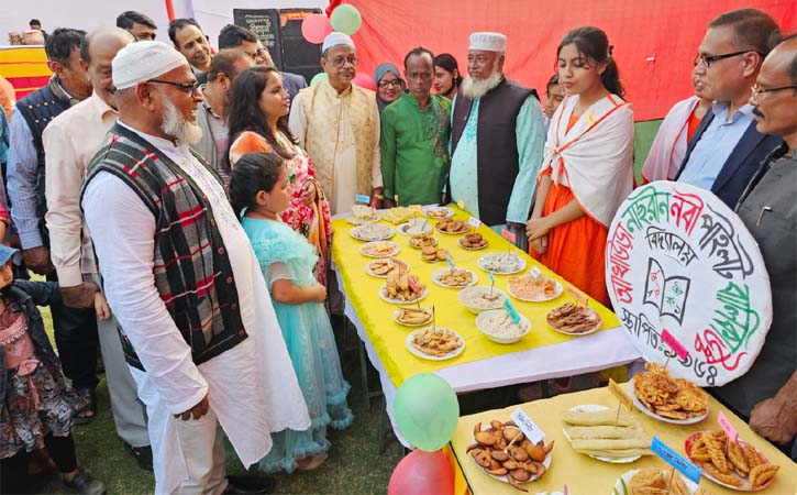 আখাউড়ায় তারুণ্যের উৎসবে পিঠার বাহার