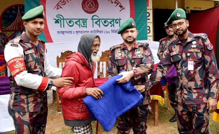 ব্রাহ্মণবাড়িয়ায় ২০০ অসহায় পরিবারকে কম্বল দিলেন ৬০ বিজিবি