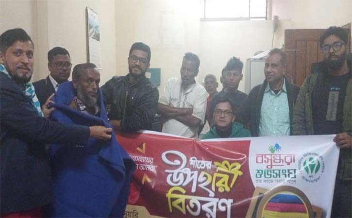 শ্রমজীবী মানুষকে বসুন্ধরা শুভসংঘের শীতের উপহার