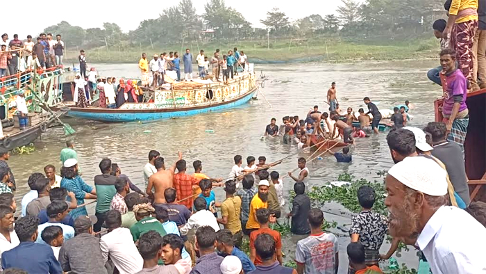 নবীনগরে মালবাহী নৌকা ডুবিতে শিশুর মৃত্যু