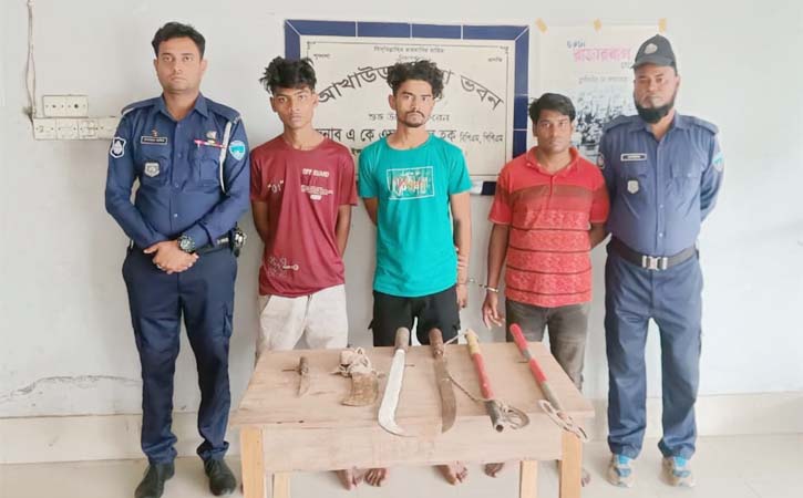 আখাউড়ায় ডাকাতির প্রস্তুতিকালে অস্ত্রসহ ৩ জন ডাকাত গ্রেফতার