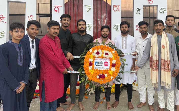 আখাউড়ায় ভাষা দিবসে বৈষম্যবিরোধী আন্দোলনের প্রভাত ফেরি ও শহীদ মিনারে ফুল দিয়ে শ্রদ্ধা