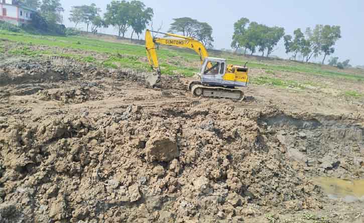 আখাউড়ায় কৃষি জমি খনন করায় আরও একজনকে অর্থদণ্ড