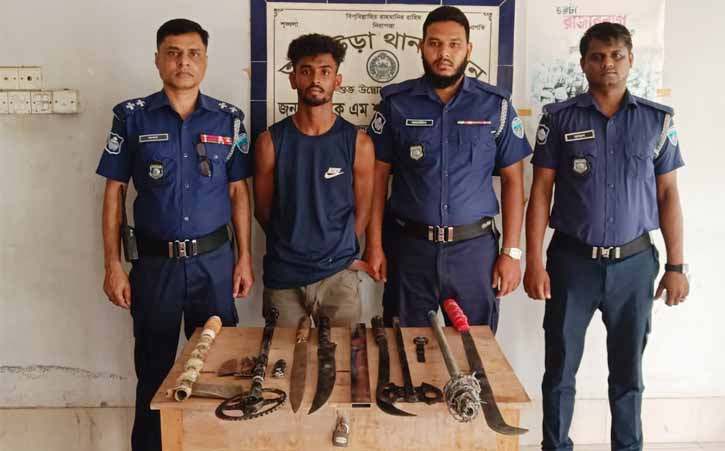 আখাউড়ায় ১১টি দেশীয় অস্ত্রসহ যুবক গ্রেপ্তার