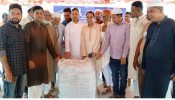 আখাউড়া-কসবায় ৪ হাজার গরিব মানুষকে ঈদের উপহার হিসাবে শাড়ী লুঙ্গি ও থ্রি-পিস দিলেন কবির আহমেদ ভুইয়া