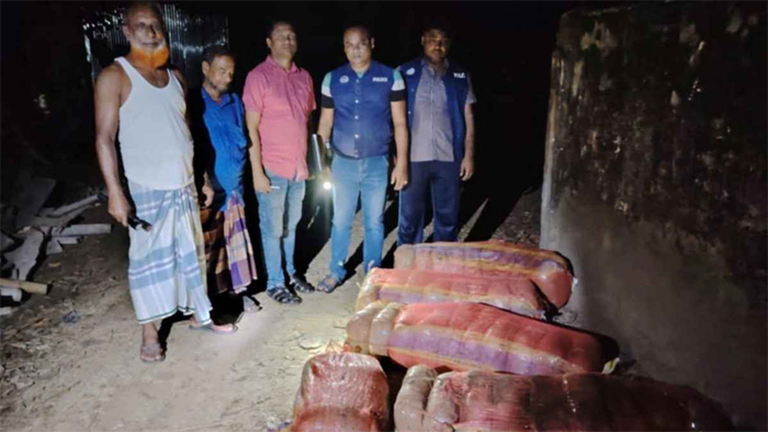 ব্রাহ্মণবাড়িয়ায় রাস্তায় ৮০ কেজি গাঁজা ফেলে পালিয়ে গেল কারবারি