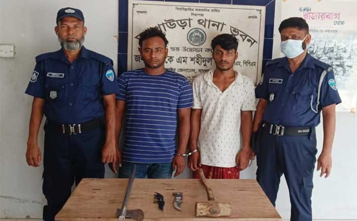 আখাউড়ায় অস্ত্রসহ দুই ডাকাত গ্রেপ্তার