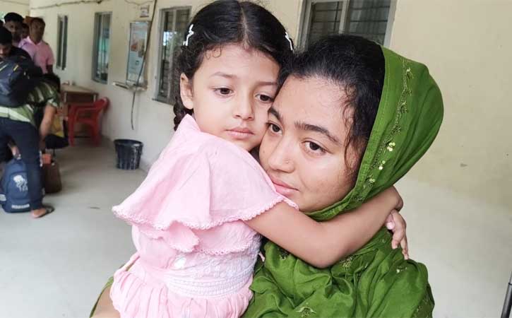 ভারত থেকে দেশে ফিরে যে ভয়াবহ বর্ণনা দিলেন এক নারী