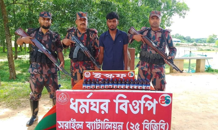 হবিগঞ্জে নেশাজাতীয় ৫০ বোতল এস্কাফ সিরাপসহ মাদক ব্যবসায়ী আটক