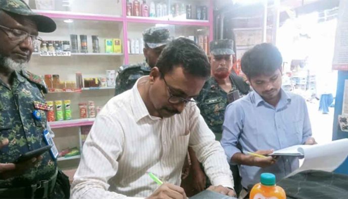 ব্রাহ্মণবাড়িয়ায় দুই জুসের দোকানিকে জরিমানা