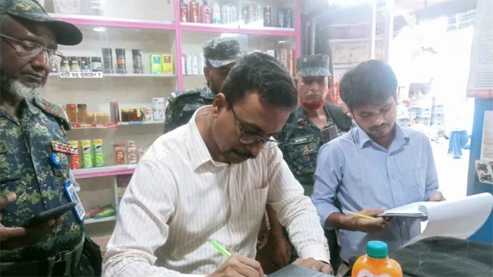 ব্রাহ্মণবাড়িয়ায় দুই জুসের দোকানিকে জরিমানা