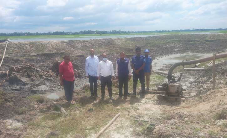 আখাউড়ায় অবৈধভাবে মাটি কাটার অভিযোগে ভ্রাম্যমান আদালতে এক ব্যক্তির জরিমানা