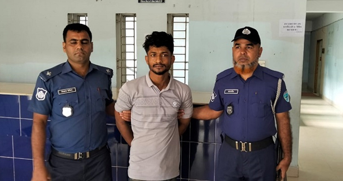 ব্রাহ্মণবাড়িয়ায় অস্ত্রসহ যুবক আটক