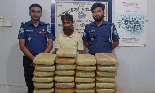 আখাউড়ায় গাঁজা, সিএনজিসহ গ্রেফতার ১