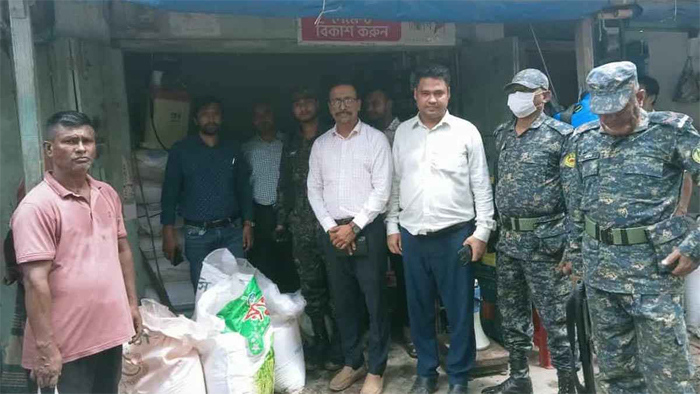 ব্রাহ্মণবাড়িয়ায় সরকারি সার বেশি মূল্যে বিক্রির দায়ে দুই ব্যবসায়ীকে জরিমানা