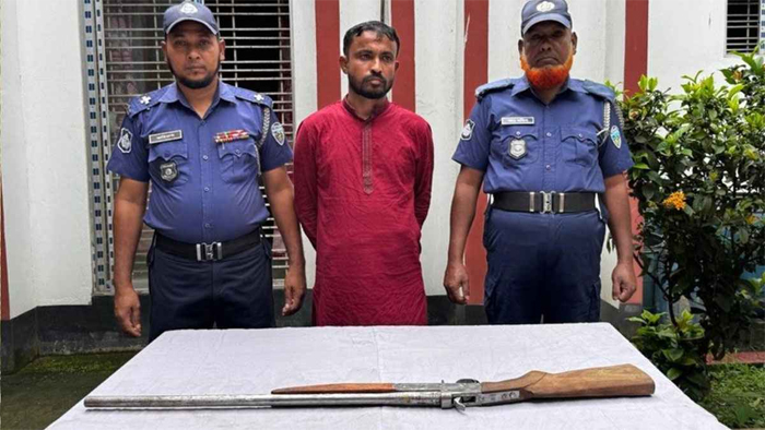 ব্রাহ্মণবাড়িয়ায় বন্দুকসহ যুবক আটক