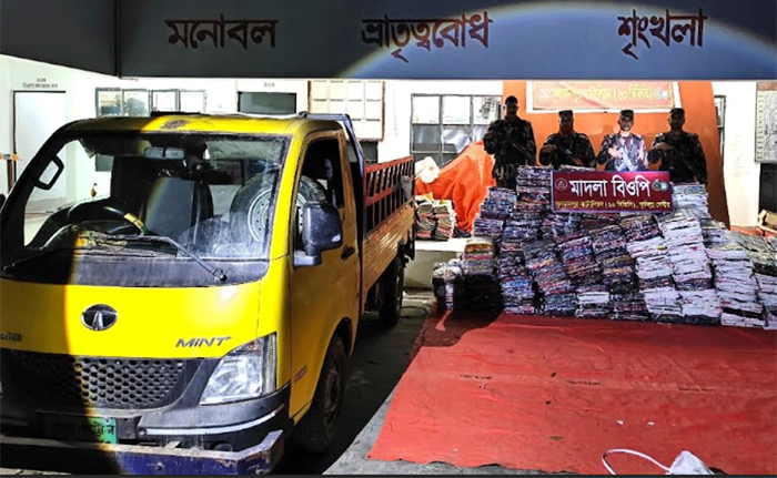 ব্রাহ্মণবাড়িয়া সীমান্তে দুই কোটি টাকার ভারতীয় শাড়ি জব্দ