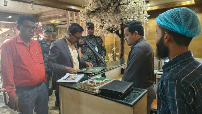 ব্রাহ্মণবাড়িয়ায় মেয়াদোত্তীর্ণ বন দিয়ে স্যান্ডউইচ তৈরির দায়ে সুইট গ্রিনকে জরিমানা