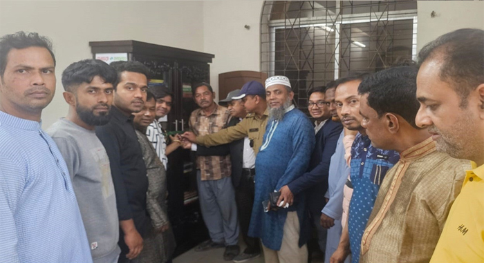 আখাউড়া রেলওয়ে স্টেশনে উদ্বোধন হলো ‘বসুন্ধরা শুভসংঘ লাইব্রেরি’